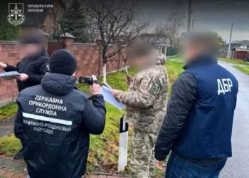 Повідомлено про підозру прикордонникам, які сприяли незаконному виїзду понад 120 чоловіків
