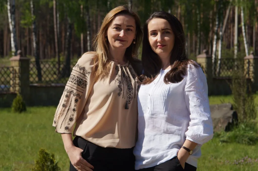 Сестри Леся Романік і Оксана Баран