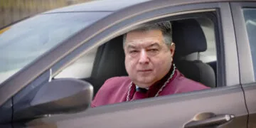 Втекти за кордон ексголові Конституційного Суду Тупицькому допоміг прикордонник з Волині.