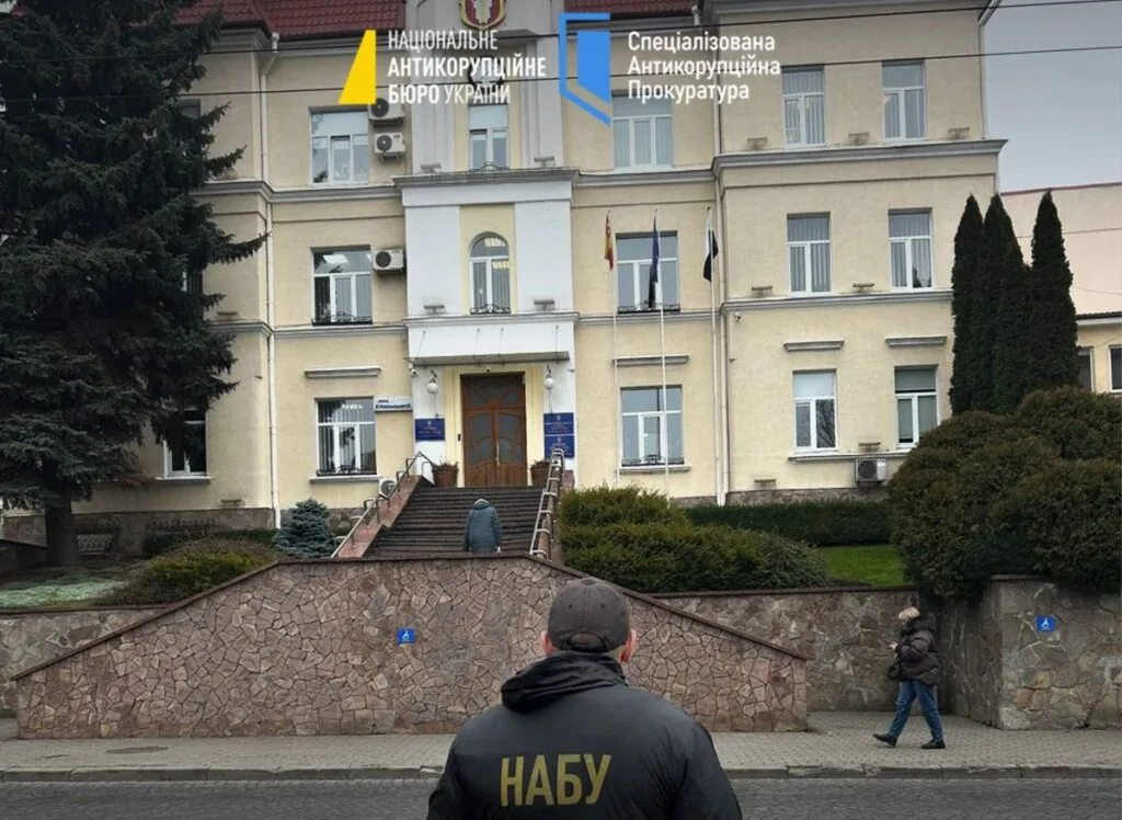 Хабар 30 тисяч доларів Федіку і Вітіву, Фото НАБУ і САП