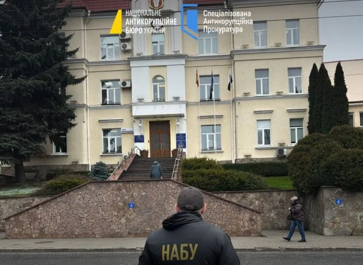 Хабар 30 тисяч доларів Федіку і Вітіву, Фото НАБУ і САП