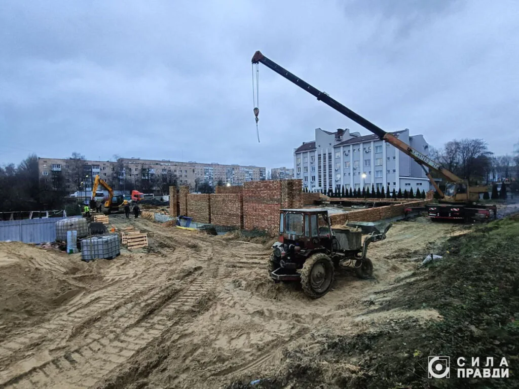 Ветеранський простір на вулиці Конякіна у Луцьку, який мав запрацювати до грудня, добудовуватимуть ще й наступного року