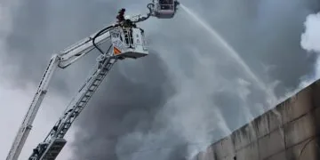 Дим у Луцьку. Держслужба з надзвичайних ситуацій Волині