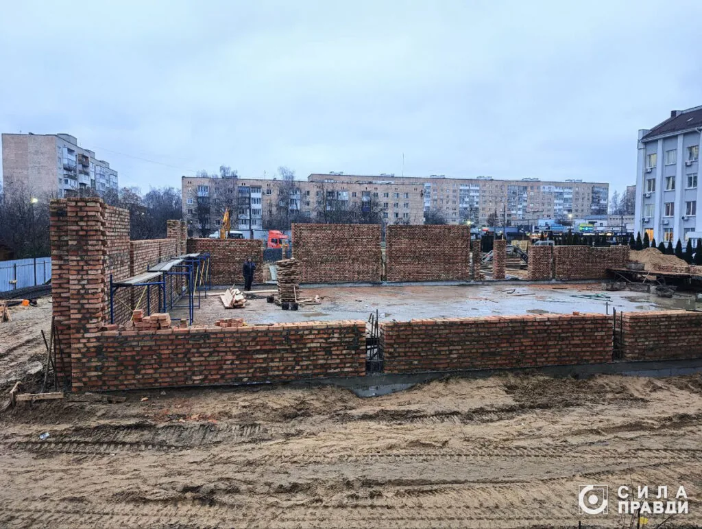 Ветеранський простір на вулиці Конякіна у Луцьку, який мав запрацювати до грудня, добудовуватимуть ще й наступного року