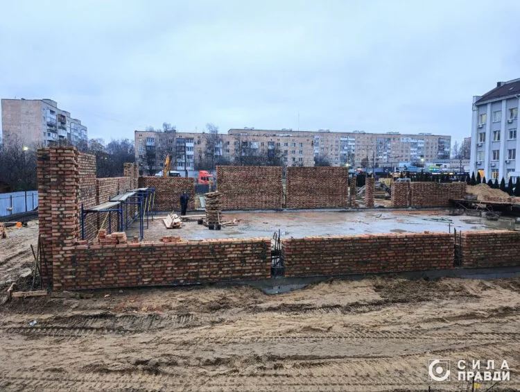 Ветеранський простір на вулиці Конякіна у Луцьку, який мав запрацювати до грудня, добудовуватимуть ще й наступного року