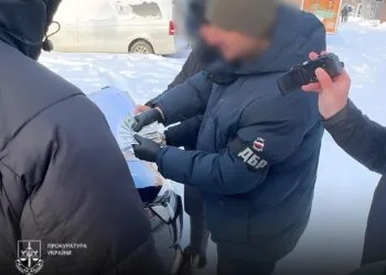 На Волині ДБР викрило посадовця ТЦК, який брав хабарі за зняття військовозобов’язаних з розшуку