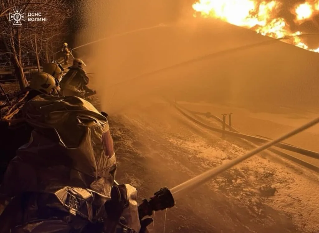 У ніч на 1 січня 2026 року росіяни обстріляли шахедами Волинь. Є влучання в об’єкти критичної інфраструктури.