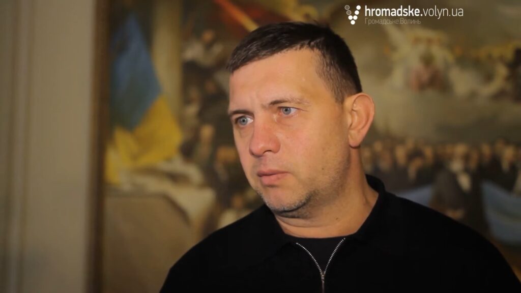 Народний депутат України VII і VIII скликань, голова Федерації хокею Луцька, власник льодової арени «Снігова королева» Юрій Савчук. Скриншот із відео Youtube-каналу «Громадське. Волинь (Hromadske. Volyn)»