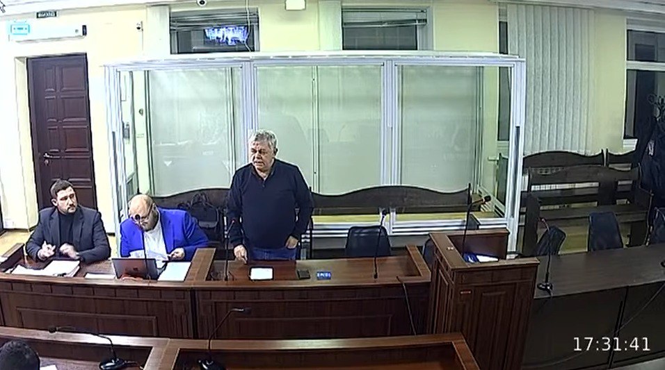 Депутат Волинської обласної ради (ВО "Свобода") Анатолій Вітів під час засідання Вищого антикорупційного суду 24.12.2025, де йому обирали запобіжний захід