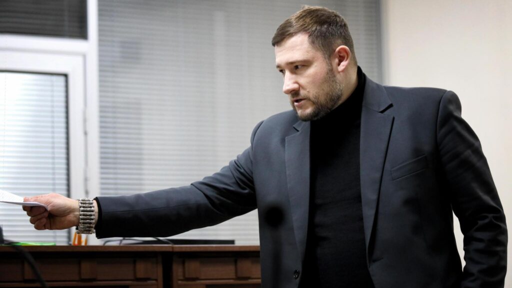 Адвокат депутата Анатолія Вітіва Костянтин Глоба під час обрання політику запобіжного заходу. Фото з Facebook-сторінки Костянтина Глоби