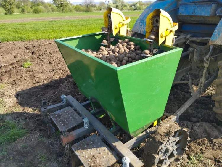 картоплесаджалка