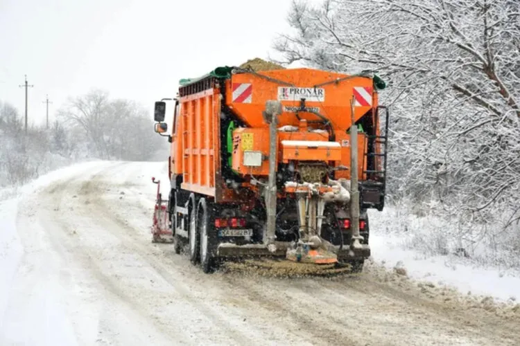 Луцькспецкомунтранс купує солерозкидачі в лізинг