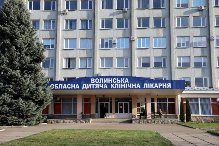 Волинська дитяча лікарня замовила завершення ремонту відділення хірургії за 12 млн