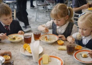 Шкільна їдальня, харчування