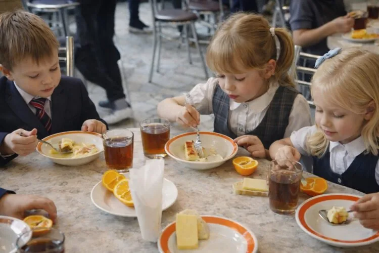 Шкільна їдальня, харчування