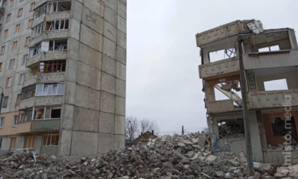 Будинок на Озерецькій в Луцьку під час розбирання