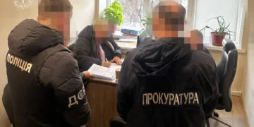 Директорку школи у Затурцях підозрюють у махінації з генератором