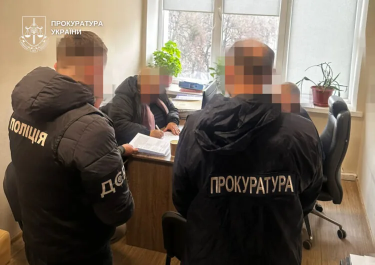 Директорку школи у Затурцях підозрюють у махінації з генератором