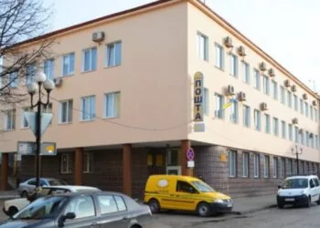 Укрпошта здала частину свого головного приміщення у Луцьку в оренду.