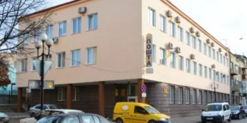 Укрпошта здала частину свого головного приміщення у Луцьку в оренду.