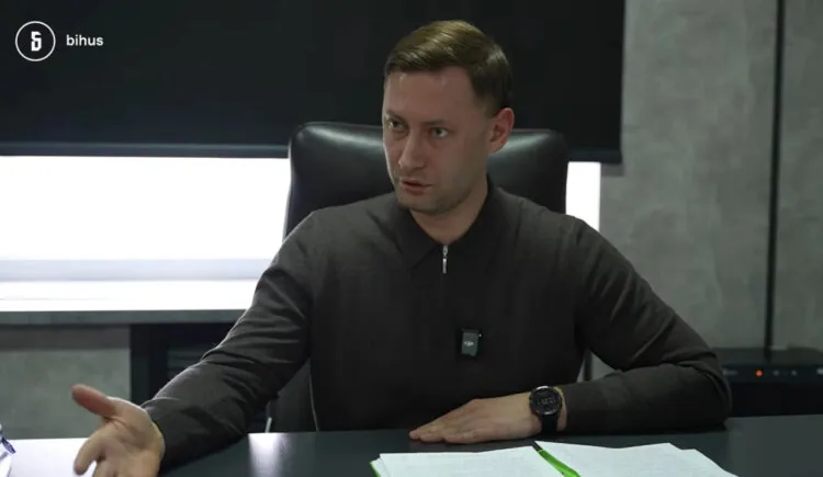 Родина заступника керівниці волинського управління Бюро економічної безпеки Сергія Журавльова володіє дорогими автомобілями та елітною нерухомістю.