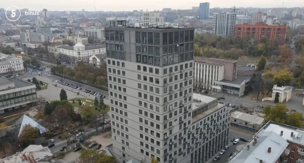 Родина заступника керівниці волинського управління Бюро економічної безпеки Сергія Журавльова володіє дорогими автомобілями та елітною нерухомістю.