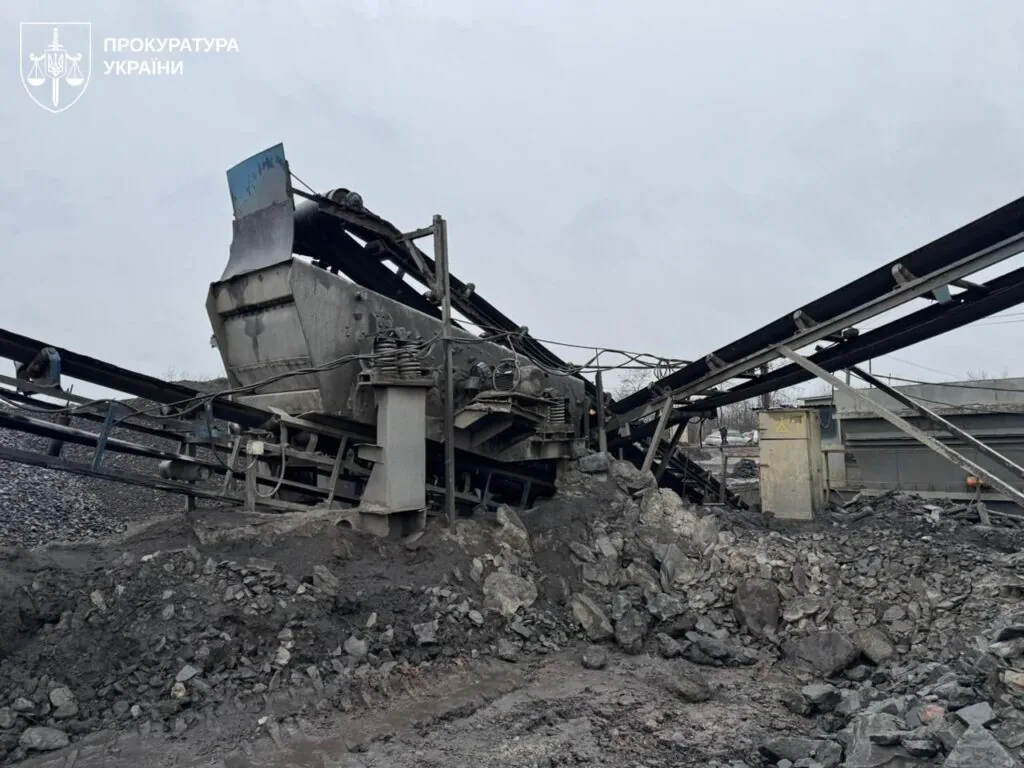 Директора товариства з обмеженою відповідальністю «Екоенергоресурси» Костянтина Нікішкіна підозрюють у незаконному видобуванні і вивезенні понад 100 тисяч тонн корисних копалин