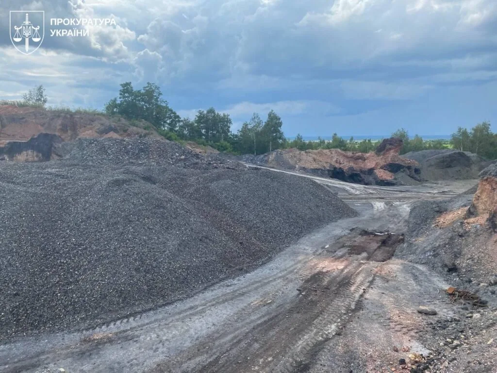 Директора товариства з обмеженою відповідальністю «Екоенергоресурси» Костянтина Нікішкіна підозрюють у незаконному видобуванні і вивезенні понад 100 тисяч тонн корисних копалин