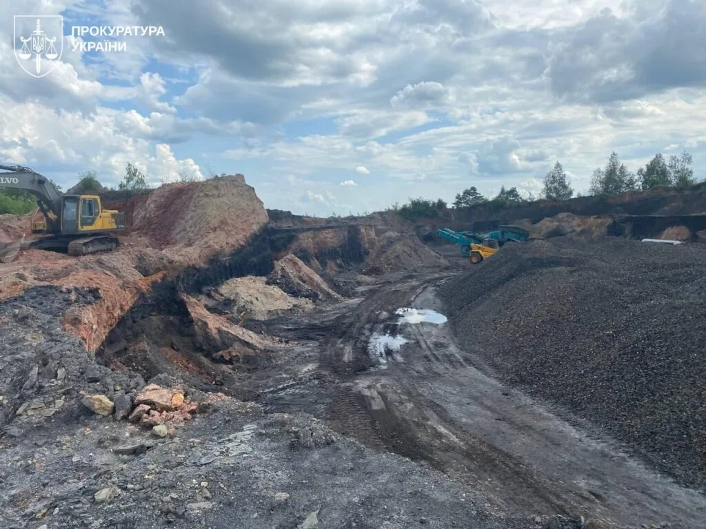 Директора товариства з обмеженою відповідальністю «Екоенергоресурси» Костянтина Нікішкіна підозрюють у незаконному видобуванні і вивезенні понад 100 тисяч тонн корисних копалин