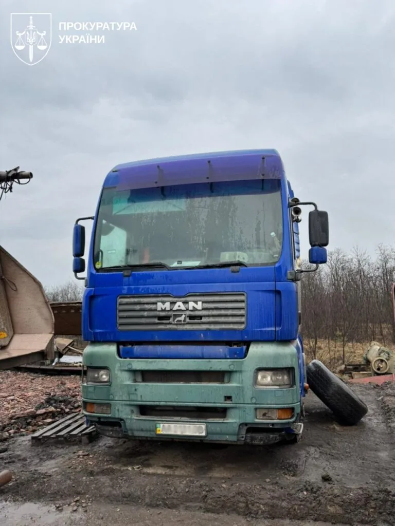 Директора товариства з обмеженою відповідальністю «Екоенергоресурси» Костянтина Нікішкіна підозрюють у незаконному видобуванні і вивезенні понад 100 тисяч тонн корисних копалин