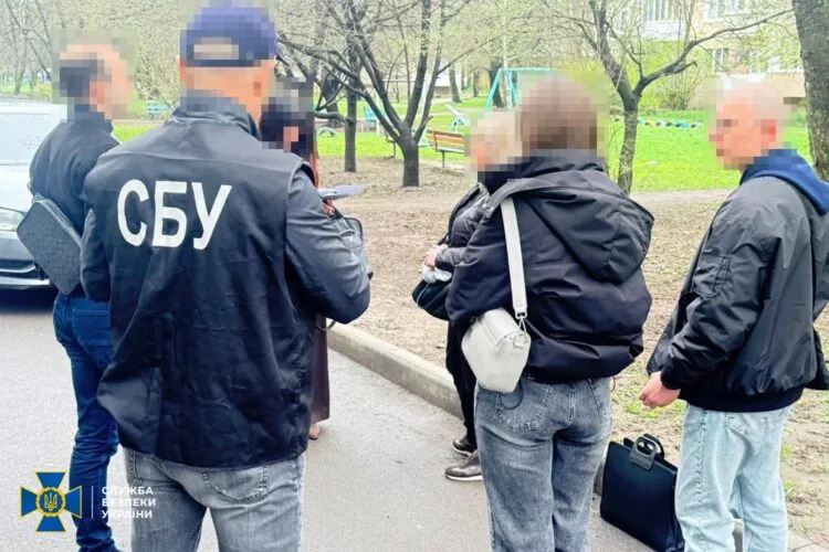 СБУ затримала в Луцьку медпрацівницю за підозрою у вимаганні коштів з військовозобов'язаних