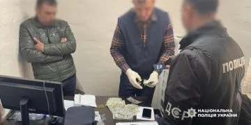 30 тисяч доларів за археологічну довідку: у Луцьку поліцейські затримали посадовця міськради Стрільчука на хабарі