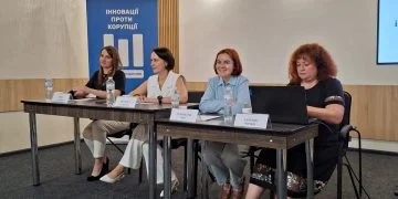 Антикорупційний штаб презентація проєкту у Луцьку 1 Євгенія Вірлич Вероніка Бальбуза