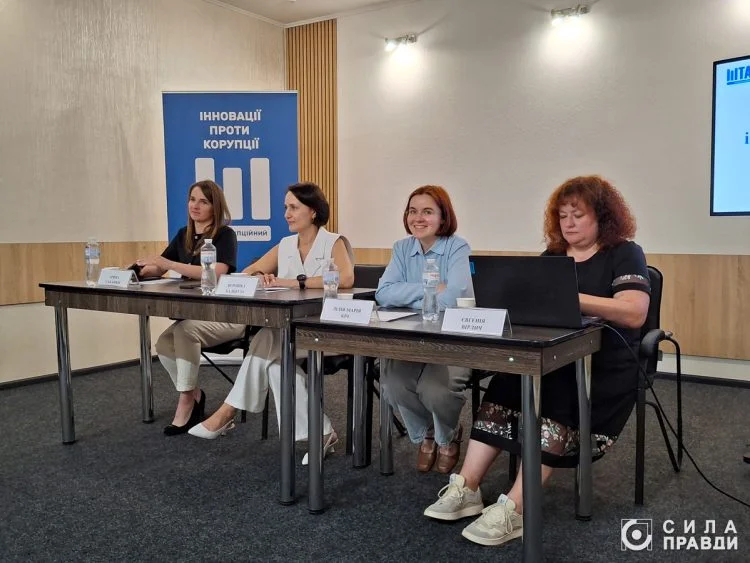 Антикорупційний штаб презентація проєкту у Луцьку 1 Євгенія Вірлич Вероніка Бальбуза