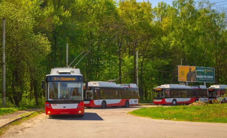 Розворот тролейбусів у Гаразджі