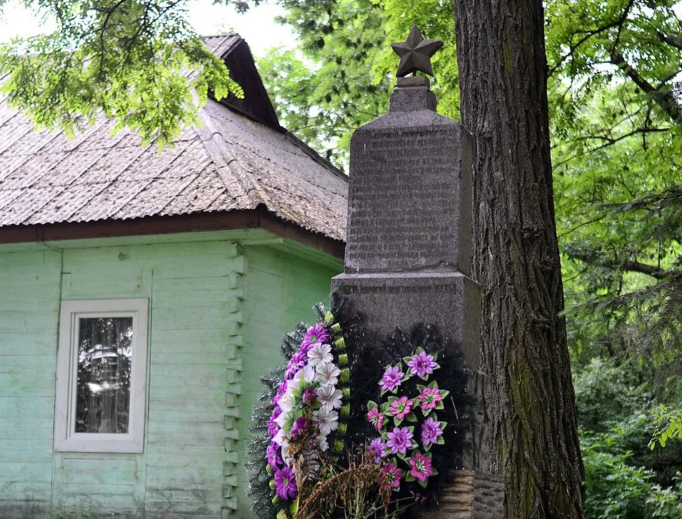 Пам’ятник на честь М.С. Солодюка у селі Тупали Ковельського району. Джерело: Вікіпедія.