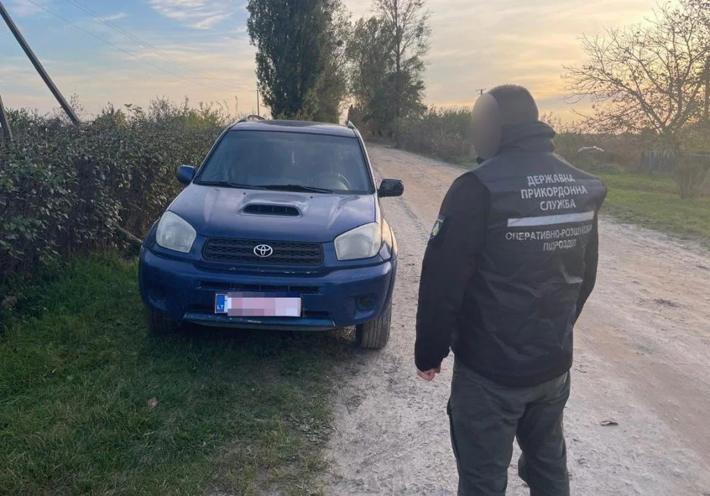 Учасники організованої злочинної групи на Волині, яка ввозила авто під виглядом гуманітарної допомоги, отримали підозри
