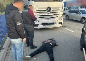 Учасники організованої злочинної групи на Волині, яка ввозила авто під виглядом гуманітарної допомоги, отримали підозри