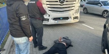 Учасники організованої злочинної групи на Волині, яка ввозила авто під виглядом гуманітарної допомоги, отримали підозри