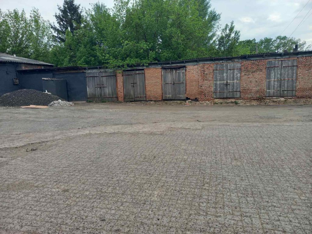 У Луцьку за понад мільйон гривень з молотка пішло майно збанкрутілого товариства Волинь-Лада