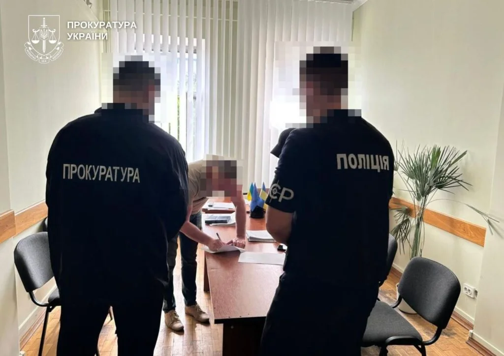 Начальника управління Луцькради підозрюють у розтраті понад двох мільйонів гривень на реставрації «Батьківщини» Начальника управління Луцькради підозрюють у розтраті понад двох мільйонів гривень на реставрації «Батьківщини»