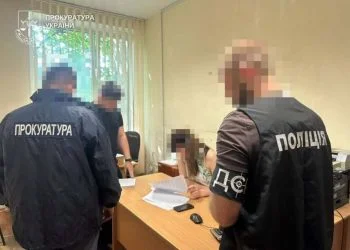 На Волині ексдиректорку Служби місцевих автодоріг взяли під домашній арешт через підозру в розтраті держкоштів