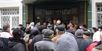 Протести біля «Західінкомбанку»