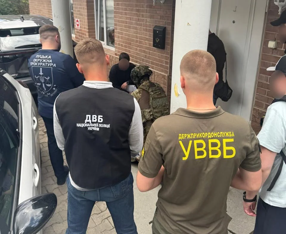 На Волині затримали чоловіка, який вимагав 20 тисяч доларів у рідних прикордонника