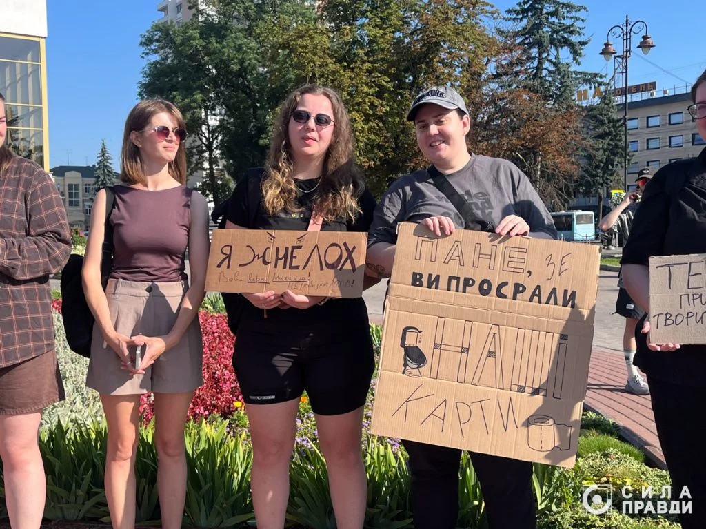 Лучани вийшли на акцію проти відставки Федорова з посади міністра оборони