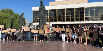 Лучани вийшли на акцію проти відставки Федорова з посади міністра оборони