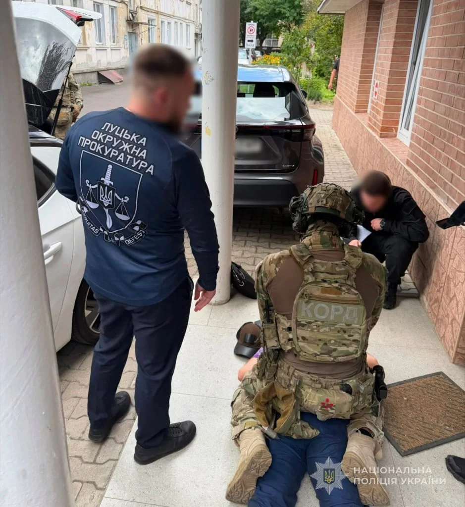 На Волині затримали чоловіка, який вимагав 20 тисяч доларів у рідних прикордонника