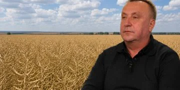 Депутат Волинської облради Іван Смітюх на фоні поля ріпаку