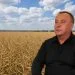 Депутат Волинської облради Іван Смітюх на фоні поля ріпаку