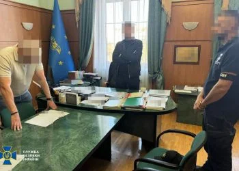 підозра депутату, який відправляв підлеглих будувати хату посадовцю Укрзалізниці